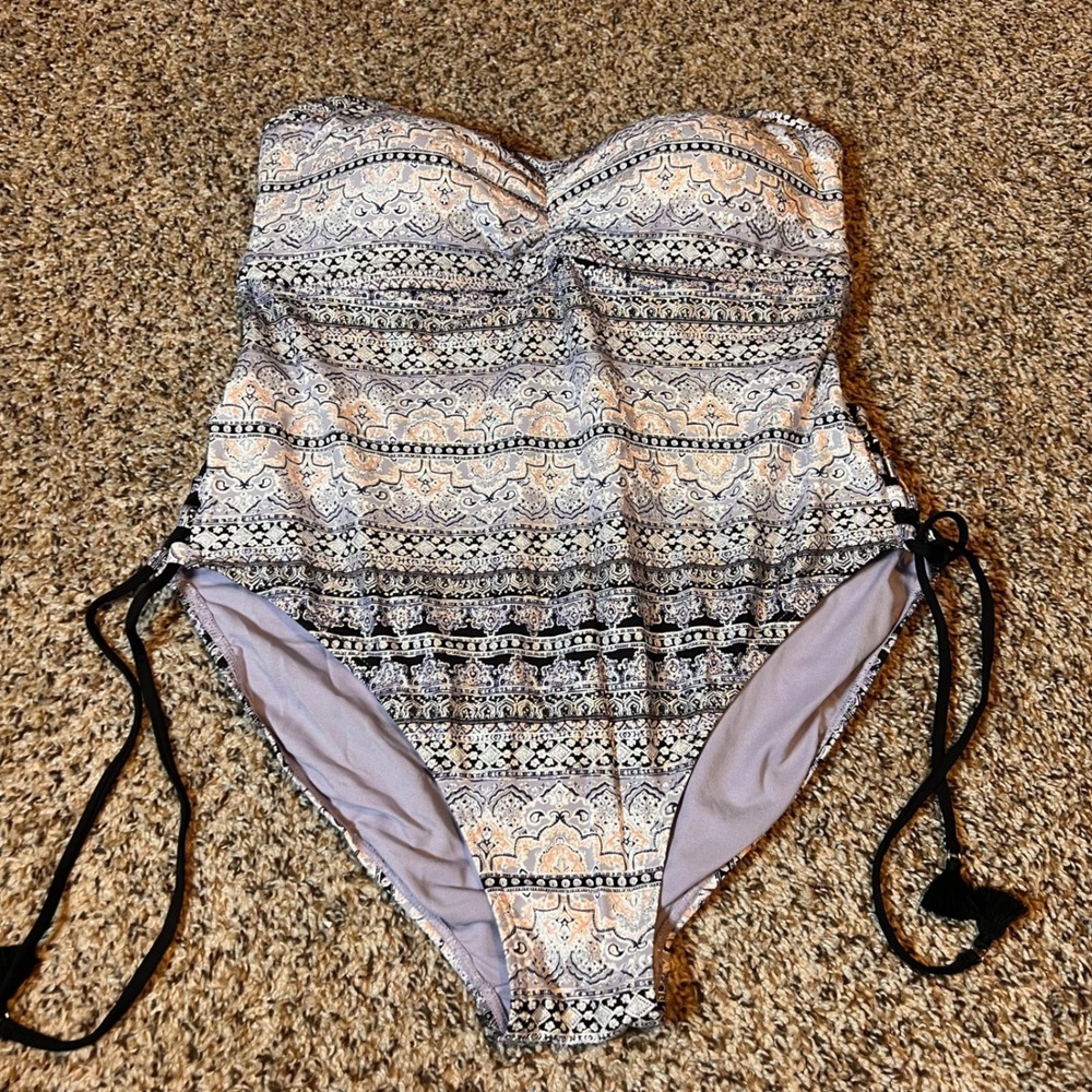 Ambrielle Curve 1X One Piece Swimsuit Strapless Shirred Pattern